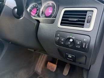 VOLVO XC70 2.4 D5 SE Estate 5dr Diesel Geartronic AWD Euro 5 (205 ps)