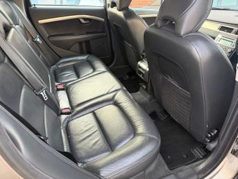 VOLVO XC70 2.4 D5 SE Estate 5dr Diesel Geartronic AWD Euro 5 (205 ps)