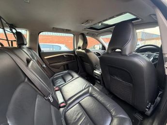 VOLVO XC70 2.4 D5 SE Estate 5dr Diesel Geartronic AWD Euro 5 (205 ps)