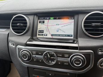 LAND ROVER DISCOVERY 4 3.0 SD V6 HSE SUV 5dr Diesel Auto 4WD Euro 5 (s/s) (255 bhp)