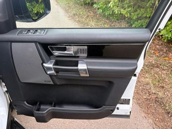 LAND ROVER DISCOVERY 4 3.0 SD V6 HSE SUV 5dr Diesel Auto 4WD Euro 5 (s/s) (255 bhp)