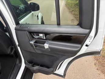 LAND ROVER DISCOVERY 4 3.0 SD V6 HSE SUV 5dr Diesel Auto 4WD Euro 5 (s/s) (255 bhp)