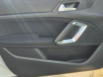 PEUGEOT 308 1.2 PureTech Allure Hatchback 5dr Petrol EAT Euro 6 (s/s) (130 p