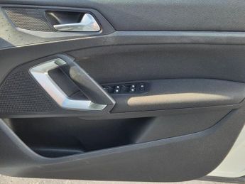 PEUGEOT 308 1.2 PureTech Allure Hatchback 5dr Petrol EAT Euro 6 (s/s) (130 p