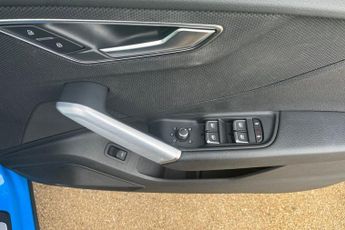 AUDI Q2 1.5 TFSI CoD 35 S line SUV 5dr Petrol S Tronic Euro 6 (s/s) (150