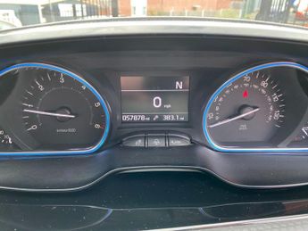 PEUGEOT 2008 1.6 e-HDi Allure SUV 5dr Diesel EGC Euro 5 (s/s) (92 ps)