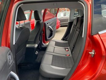 PEUGEOT 2008 1.6 e-HDi Allure SUV 5dr Diesel EGC Euro 5 (s/s) (92 ps)