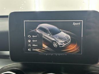 MERCEDES-BENZ GLC 2.1 GLC220d AMG Line SUV 5dr Diesel G-Tronic 4MATIC Euro 6 (s/s)