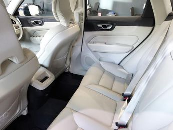 VOLVO XC60 2.0 D4 Momentum SUV 5dr Diesel Auto AWD Euro 6 (s/s) (190 ps)