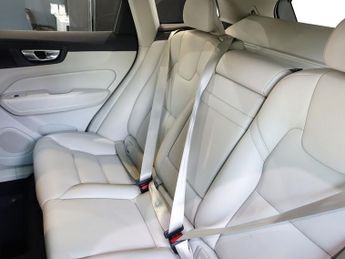 VOLVO XC60 2.0 D4 Momentum SUV 5dr Diesel Auto AWD Euro 6 (s/s) (190 ps)