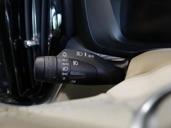 VOLVO XC60 2.0 D4 Momentum SUV 5dr Diesel Auto AWD Euro 6 (s/s) (190 ps)