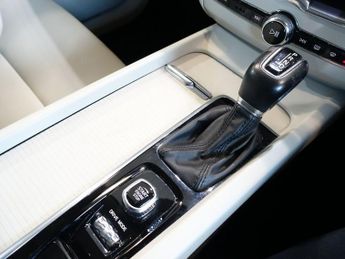 VOLVO XC60 2.0 D4 Momentum SUV 5dr Diesel Auto AWD Euro 6 (s/s) (190 ps)