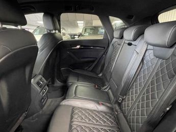 AUDI Q5 2.0 TDI 40 Black Edition SUV 5dr Diesel S Tronic quattro Euro 6 