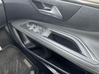 PEUGEOT 3008 1.6 13.2kWh GT SUV 5dr Petrol Plug-in Hybrid e-EAT 4WD Euro 6 (s