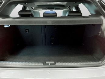 VOLKSWAGEN ID.3 Pro Performance 58kWh Family Hatchback 5dr Electric Auto (204 ps