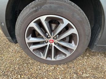 JAGUAR F-PACE 2.0 D180 R-Sport SUV 5dr Diesel Auto AWD Euro 6 (s/s) (180 ps)