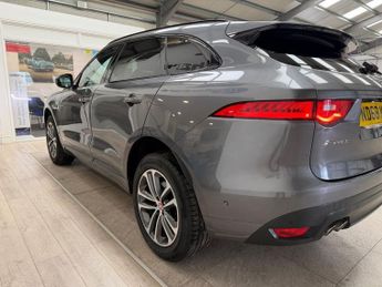 JAGUAR F-PACE 2.0 D180 R-Sport SUV 5dr Diesel Auto AWD Euro 6 (s/s) (180 ps)