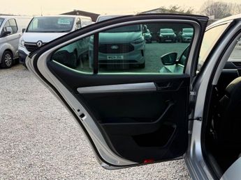 SKODA SUPERB 1.4 TSi iV 13kWh SE Technology Hatchback 5dr Petrol Plug-in Hybr