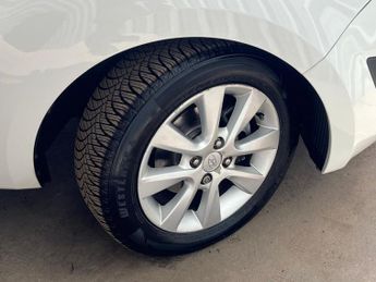 HYUNDAI I20 1.4 Active Hatchback 5dr Petrol Auto Euro 5 (100 ps)