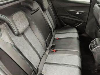 PEUGEOT 3008 1.2 PureTech Allure SUV 5dr Petrol EAT Euro 6 (s/s) (130 ps)