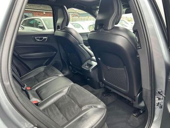 VOLVO XC60 2.0 T5 R-Design Pro SUV 5dr Petrol Auto AWD Euro 6 (s/s) (250 ps