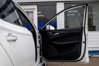 MG 1100 61.1kWh Exclusive Long Range Estate 5dr Electric Auto (156 ps)