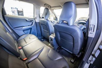 VOLVO XC60 2.4 D4 SE Lux Nav SUV 5dr Diesel Geartronic AWD Euro 5 (181 ps)