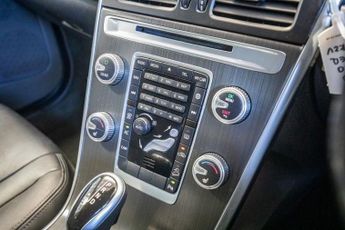 VOLVO XC60 2.4 D4 SE Lux Nav SUV 5dr Diesel Geartronic AWD Euro 5 (181 ps)