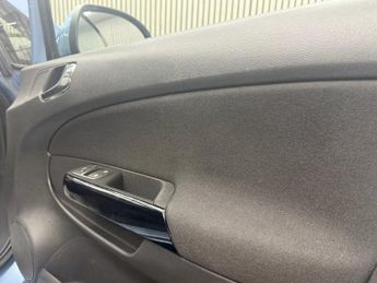 VAUXHALL CORSA 1.2 16V Design Hatchback 5dr Petrol Manual Euro 5 (A/C) (85 ps)