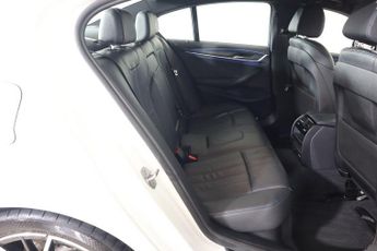 BMW 5 SERIES 2.0 520d MHT M Sport Saloon 4dr Diesel Hybrid Steptronic Euro 6 