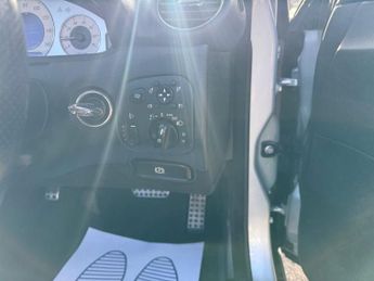 MERCEDES-BENZ CLK 3.0 CLK280 Sport Cabriolet 2dr Petrol 7G-Tronic (229 g/km, 231 b