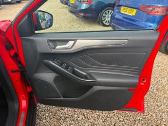 FORD FOCUS 1.0T EcoBoost Titanium Estate 5dr Petrol Auto Euro 6 (s/s) (125 