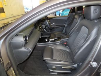 MERCEDES-BENZ A-CLASS 1.3 A180 SE Hatchback 5dr Petrol 7G-DCT Euro 6 (s/s) (136 ps)