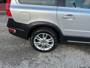 VOLVO XC70 2.4 D5 SE Lux Estate 5dr Diesel Geartronic AWD Euro 5 (215 ps)