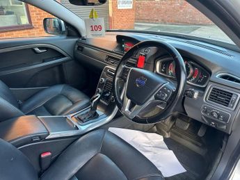 VOLVO XC70 2.4 D5 SE Lux Estate 5dr Diesel Geartronic AWD Euro 5 (215 ps)