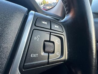 VOLVO XC70 2.4 D5 SE Lux Estate 5dr Diesel Geartronic AWD Euro 5 (215 ps)