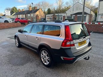 VOLVO XC70 2.4 D5 SE Lux Estate 5dr Diesel Geartronic AWD Euro 5 (215 ps)