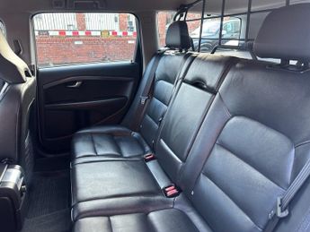 VOLVO XC70 2.4 D5 SE Lux Estate 5dr Diesel Geartronic AWD Euro 5 (215 ps)