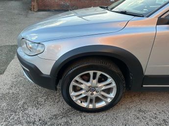 VOLVO XC70 2.4 D5 SE Lux Estate 5dr Diesel Geartronic AWD Euro 5 (215 ps)