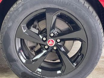 JAGUAR F-PACE 2.0 D180 Prestige SUV 5dr Diesel Auto Euro 6 (s/s) (180 ps)