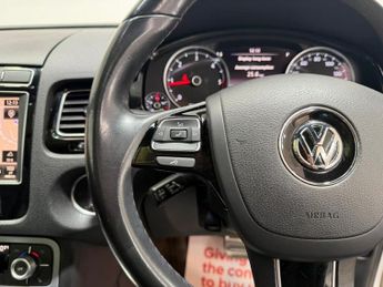 VOLKSWAGEN TOUAREG 3.0 TDI V6 BlueMotion Tech R-Line SUV 5dr Diesel Tiptronic 4WD E