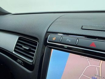 VOLKSWAGEN TOUAREG 3.0 TDI V6 BlueMotion Tech R-Line SUV 5dr Diesel Tiptronic 4WD E