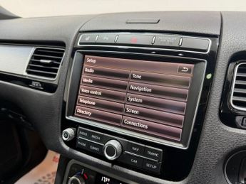 VOLKSWAGEN TOUAREG 3.0 TDI V6 BlueMotion Tech R-Line SUV 5dr Diesel Tiptronic 4WD E