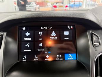 FORD FOCUS 1.0T EcoBoost Zetec Edition Hatchback 5dr Petrol Auto Euro 6 (s/