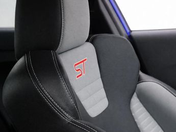 FORD FIESTA 1.6T EcoBoost ST-3 Hatchback Petrol Manual (s/s) 3dr - Just 37,2