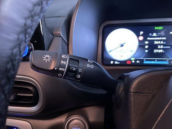 HYUNDAI KONA 39kWh Premium SUV 5dr Electric Auto (10.5kW Charger) (136 ps)