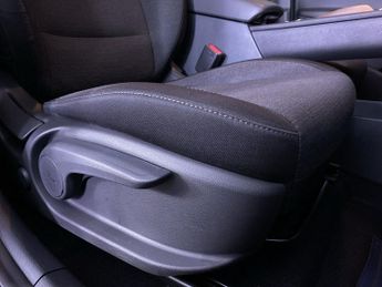 HYUNDAI KONA 39kWh Premium SUV 5dr Electric Auto (10.5kW Charger) (136 ps)