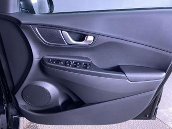 HYUNDAI KONA 39kWh Premium SUV 5dr Electric Auto (10.5kW Charger) (136 ps)