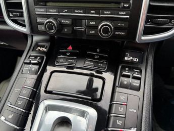 PORSCHE CAYENNE 3.0 TD V6 SUV 5dr Diesel Tiptronic 4WD Euro 5 (s/s) (240 ps)