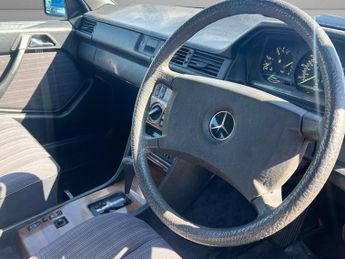 MERCEDES-BENZ 300 3.0L 5d  AUTO  188 BHP